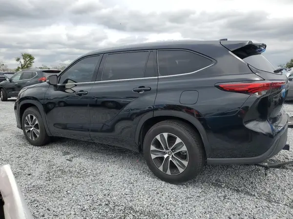 5TDGZRAHXNS555782 2022 TOYOTA HIGHLANDER - Image 2