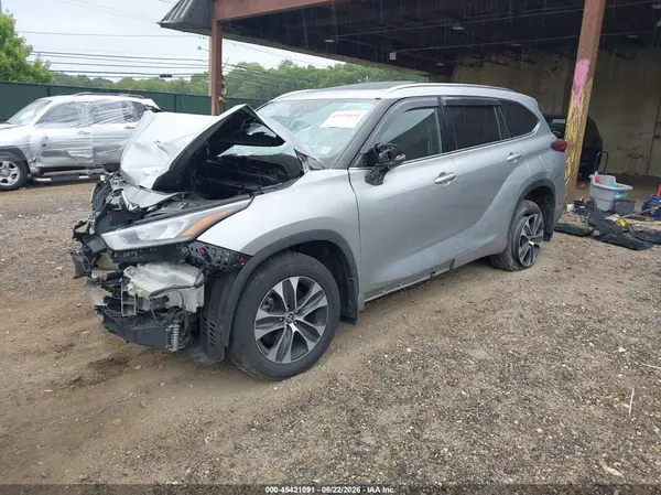 5TDGZRBH0LS000593 2020 TOYOTA HIGHLANDER - Image 2