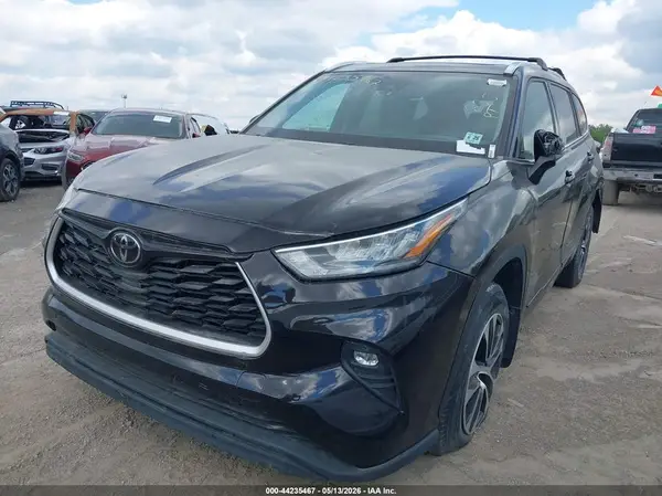 5TDGZRBH0LS008564 2020 TOYOTA HIGHLANDER - Image 2