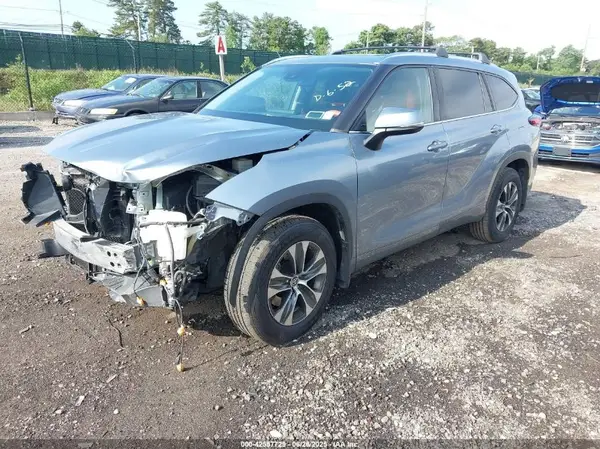 5TDGZRBH0LS012887 2020 TOYOTA HIGHLANDER - Image 2
