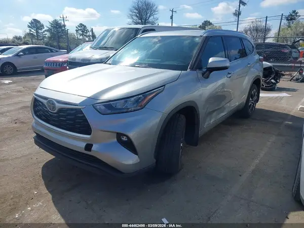 5TDGZRBH0LS017359 2020 TOYOTA HIGHLANDER - Image 2
