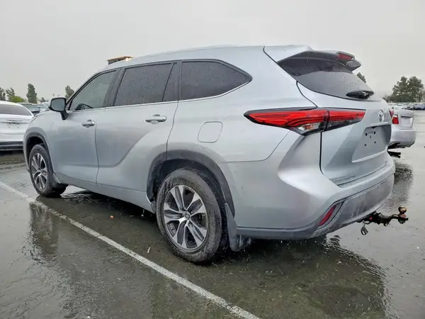 5TDGZRBH0LS018169 2020 TOYOTA HIGHLANDER - Image 2