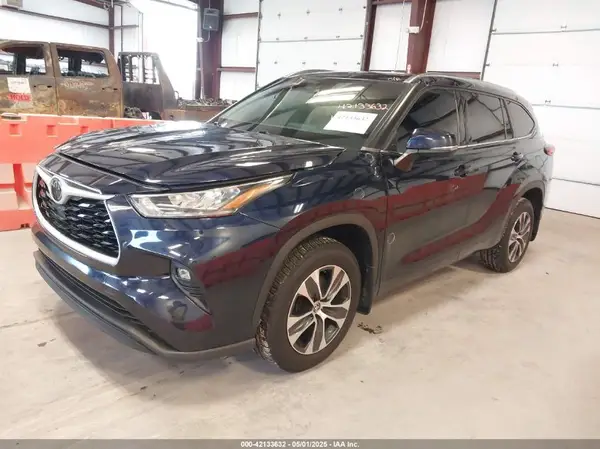 5TDGZRBH0LS024229 2020 TOYOTA HIGHLANDER - Image 2