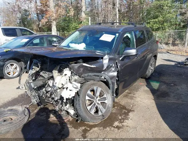 5TDGZRBH0LS028085 2020 TOYOTA HIGHLANDER - Image 2