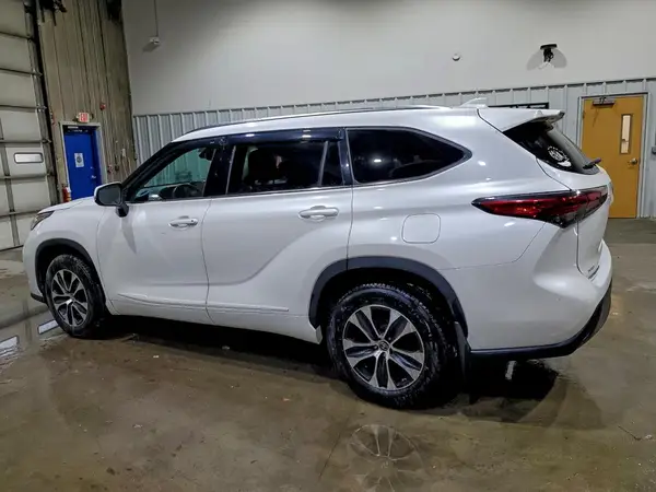 5TDGZRBH0LS047767 2020 TOYOTA HIGHLANDER - Image 2