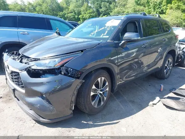 5TDGZRBH0LS055965 2020 TOYOTA HIGHLANDER - Image 2