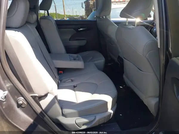 5TDGZRBH0LS055965 2020 TOYOTA HIGHLANDER - Image 8