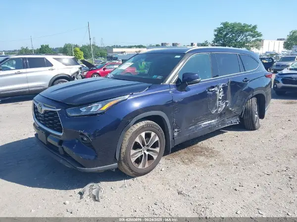 5TDGZRBH0LS507459 2020 TOYOTA HIGHLANDER - Image 2