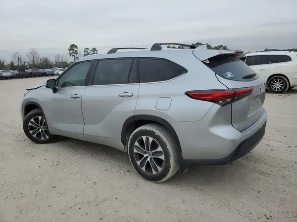 5TDGZRBH0LS508126 2020 TOYOTA HIGHLANDER - Image 2