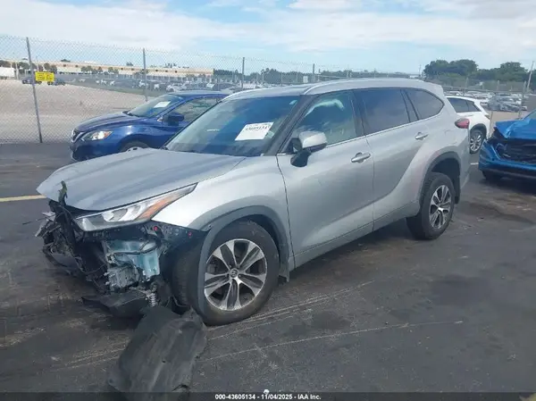 5TDGZRBH0LS508921 2020 TOYOTA HIGHLANDER - Image 2