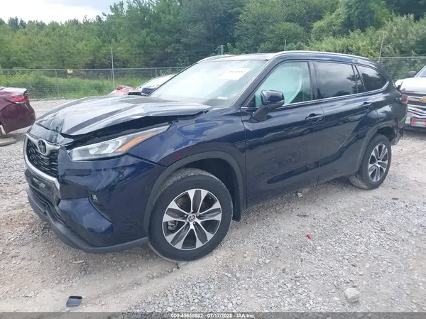 5TDGZRBH0LS513844 2020 TOYOTA HIGHLANDER - Image 2