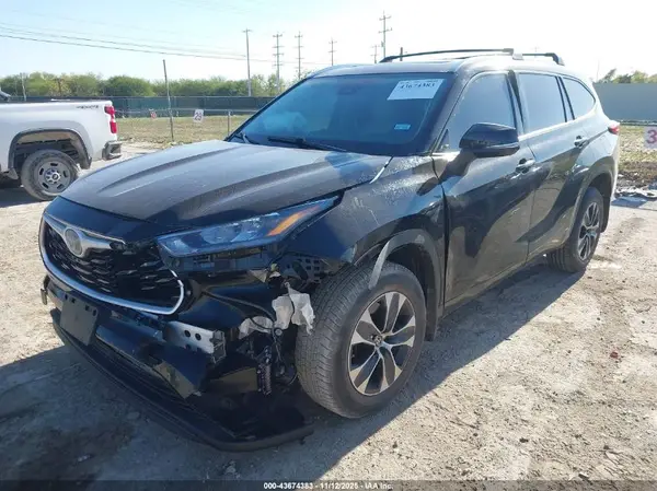5TDGZRBH0LS518655 2020 TOYOTA HIGHLANDER - Image 2