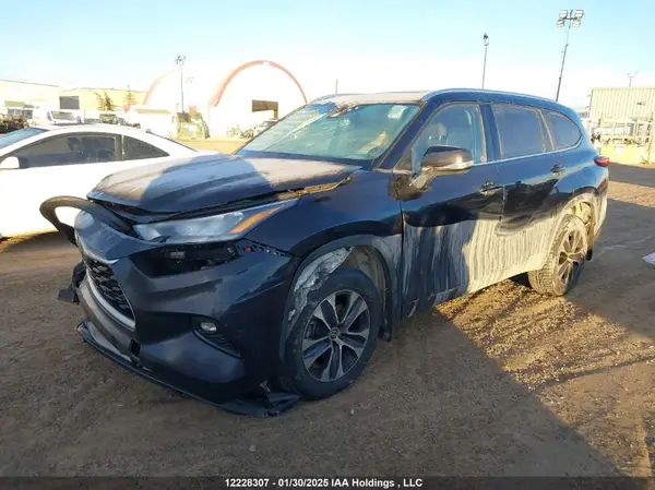 5TDGZRBH0MS060794 2021 TOYOTA HIGHLANDER - Image 2