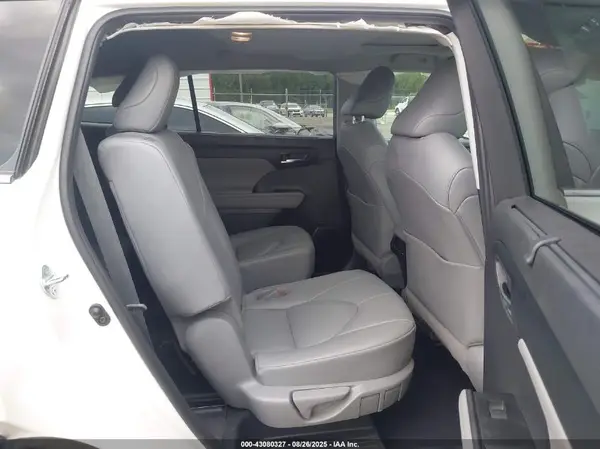 5TDGZRBH0MS063548 2021 TOYOTA HIGHLANDER - Image 8