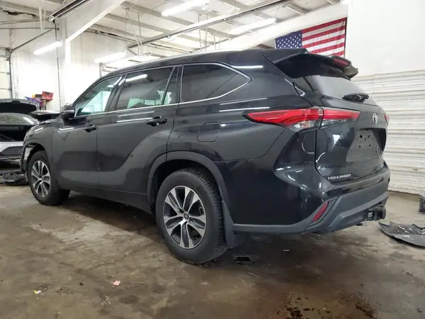 5TDGZRBH0MS124672 2021 TOYOTA HIGHLANDER - Image 2