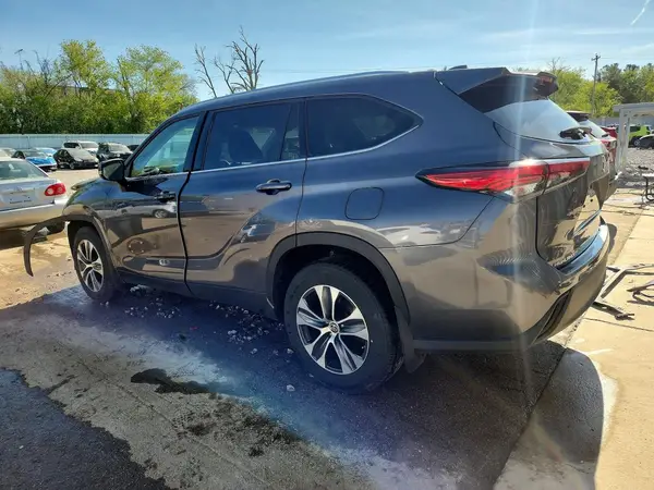 5TDGZRBH0MS125417 2021 TOYOTA HIGHLANDER - Image 2