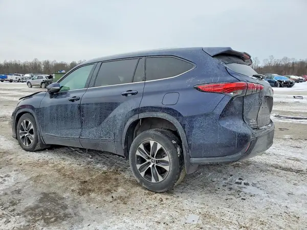 5TDGZRBH0MS132884 2021 TOYOTA HIGHLANDER - Image 2