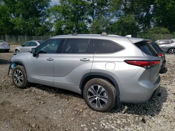 5TDGZRBH0MS138927 2021 TOYOTA HIGHLANDER - Image 2