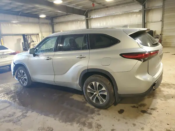 5TDGZRBH0MS141049 2021 TOYOTA HIGHLANDER - Image 2