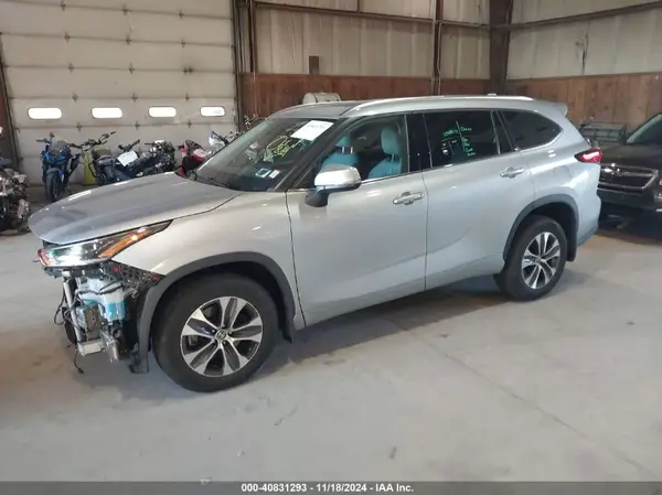 5TDGZRBH0MS147420 2021 TOYOTA HIGHLANDER - Image 2