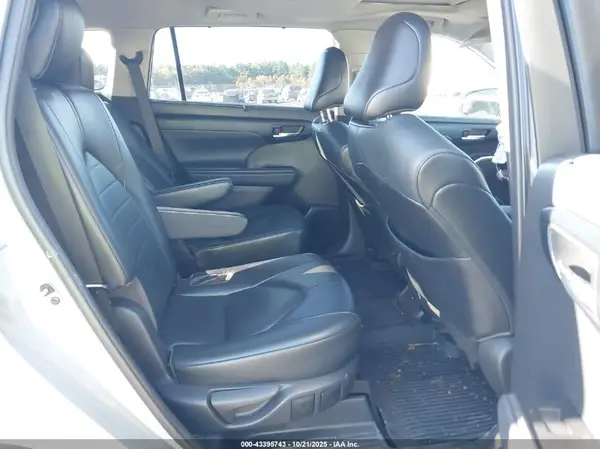 5TDGZRBH0MS155176 2021 TOYOTA HIGHLANDER - Image 8
