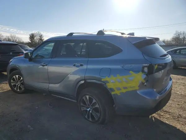 5TDGZRBH0MS158966 2021 TOYOTA HIGHLANDER - Image 2