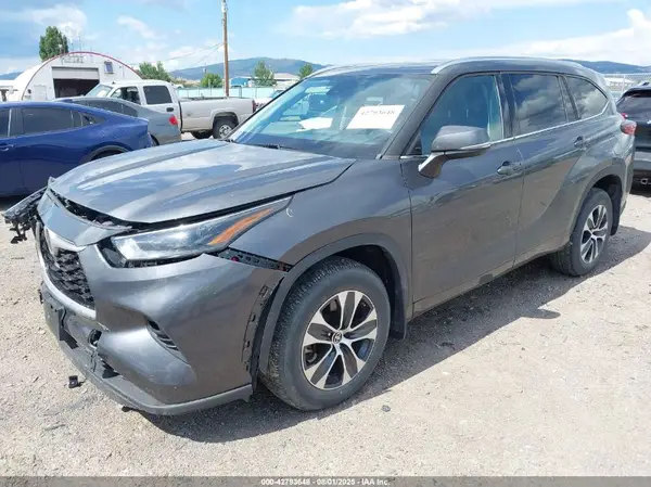 5TDGZRBH0MS525364 2021 TOYOTA HIGHLANDER - Image 2