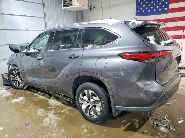 5TDGZRBH0MS528569 2021 TOYOTA HIGHLANDER - Image 2