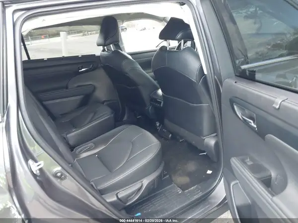 5TDGZRBH0MS533741 2021 TOYOTA HIGHLANDER - Image 8