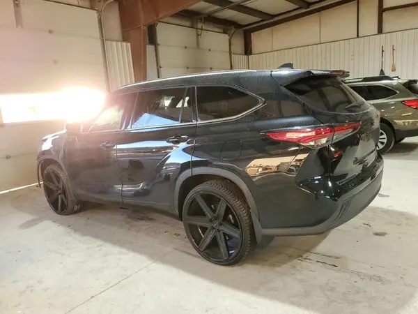 5TDGZRBH0MS533772 2021 TOYOTA HIGHLANDER - Image 2