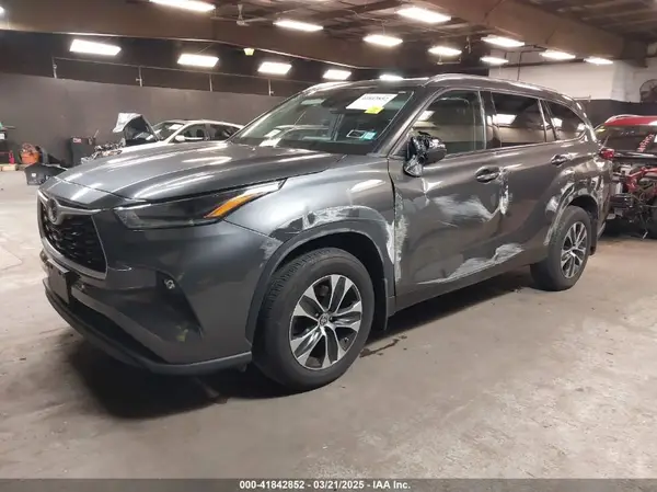5TDGZRBH0MS541421 2021 TOYOTA HIGHLANDER - Image 2