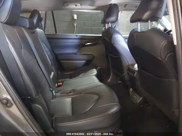 5TDGZRBH0MS541421 2021 TOYOTA HIGHLANDER - Image 8