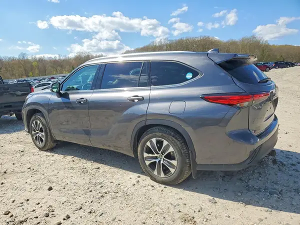 5TDGZRBH0MS546585 2021 TOYOTA HIGHLANDER - Image 2