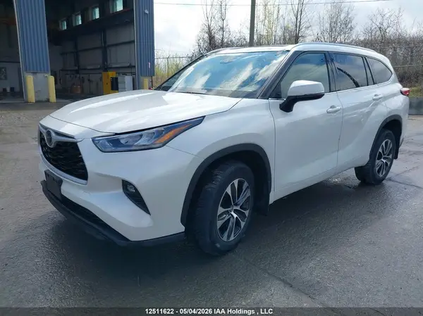 5TDGZRBH0MS548224 2021 TOYOTA HIGHLANDER - Image 2