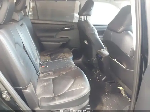 5TDGZRBH0MS555870 2021 TOYOTA HIGHLANDER - Image 8