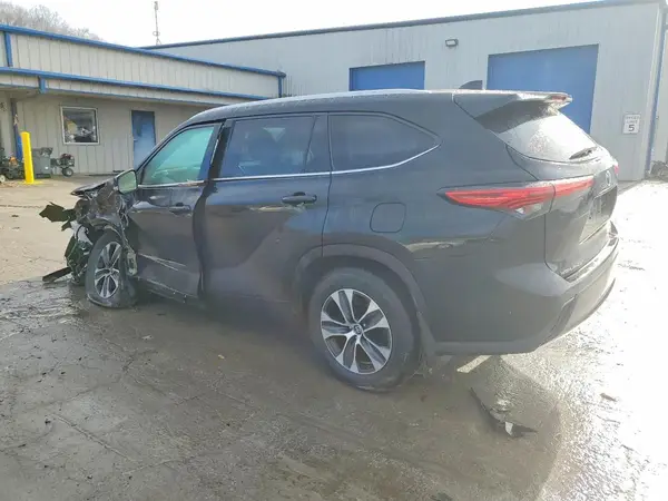 5TDGZRBH0MS556985 2021 TOYOTA HIGHLANDER - Image 2