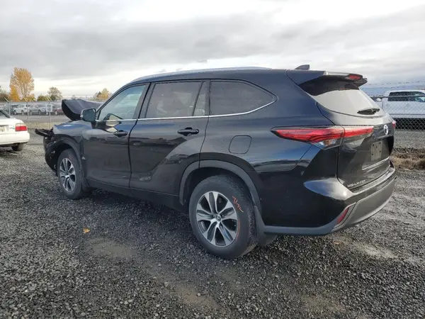 5TDGZRBH0NS163652 2022 TOYOTA HIGHLANDER - Image 2