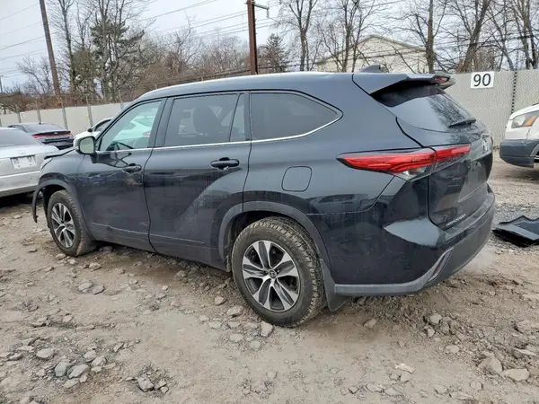 5TDGZRBH0NS167281 2022 TOYOTA HIGHLANDER - Image 2