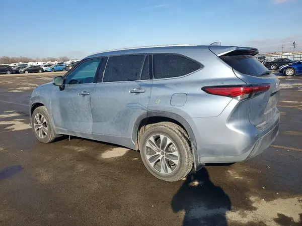 5TDGZRBH0NS169497 2022 TOYOTA HIGHLANDER - Image 2