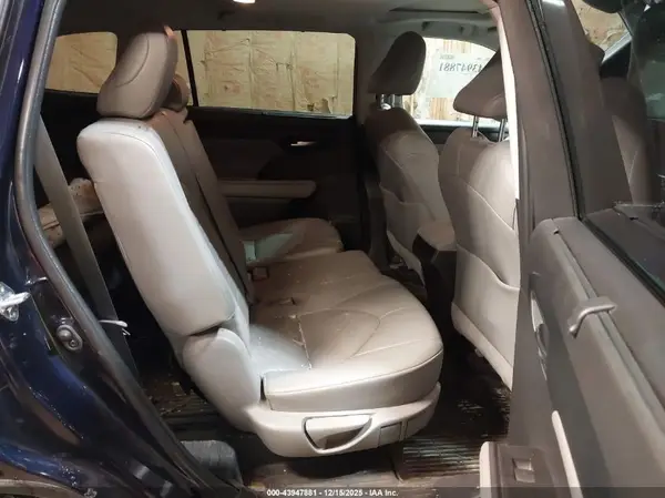 5TDGZRBH0NS176370 2022 TOYOTA HIGHLANDER - Image 8