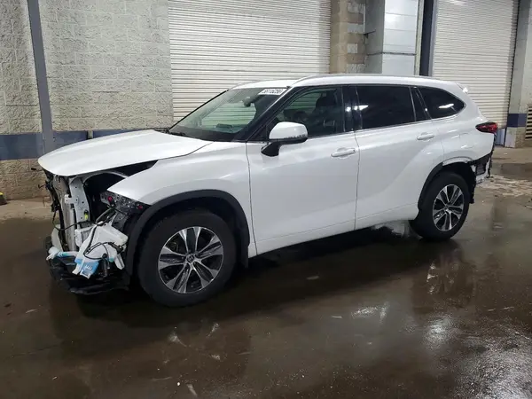 5TDGZRBH0NS179138 2022 TOYOTA HIGHLANDER - Image 1