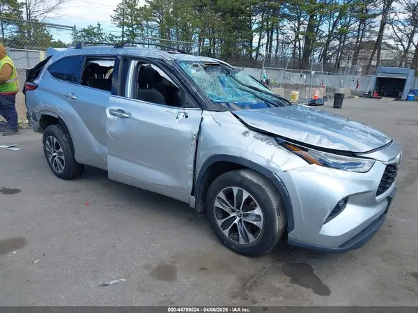 5TDGZRBH0NS180032 2022 TOYOTA HIGHLANDER - Image 1
