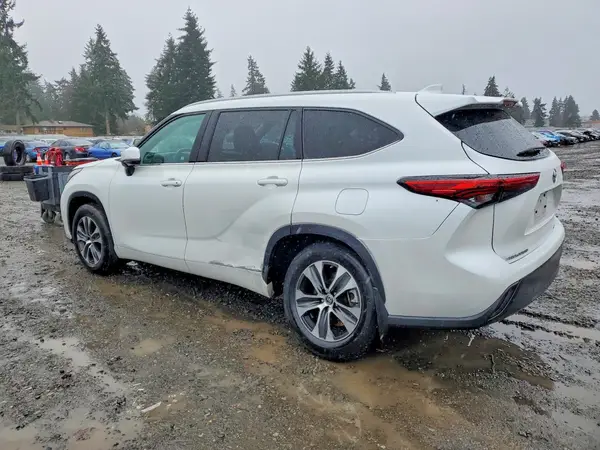 5TDGZRBH0NS189507 2022 TOYOTA HIGHLANDER - Image 2