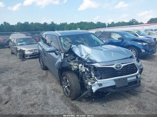 5TDGZRBH0NS190351 2022 TOYOTA HIGHLANDER - Image 1