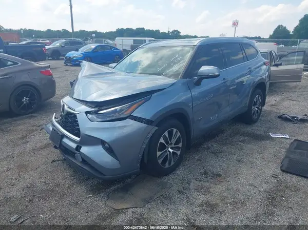 5TDGZRBH0NS190351 2022 TOYOTA HIGHLANDER - Image 2