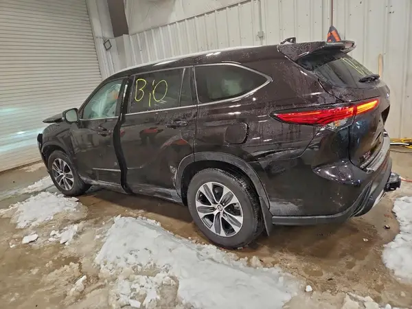 5TDGZRBH0NS192360 2022 TOYOTA HIGHLANDER - Image 2