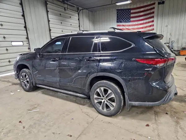 5TDGZRBH0NS193301 2022 TOYOTA HIGHLANDER - Image 2