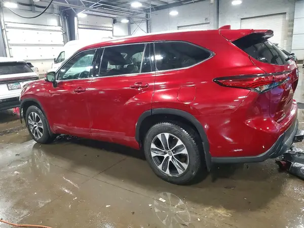 5TDGZRBH0NS217239 2022 TOYOTA HIGHLANDER - Image 2