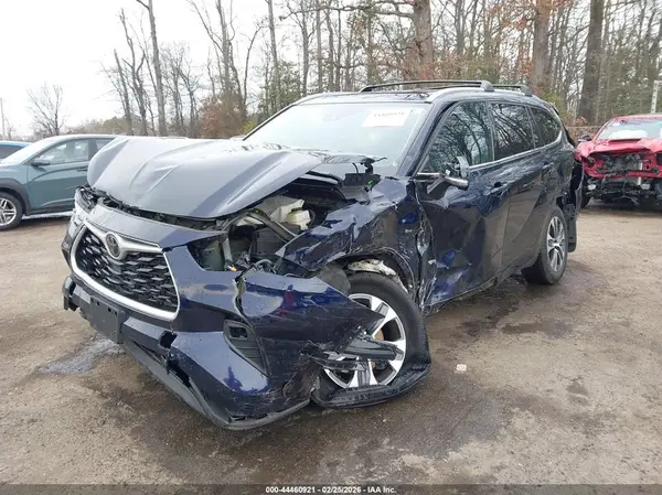 5TDGZRBH0NS223798 2022 TOYOTA HIGHLANDER - Image 2