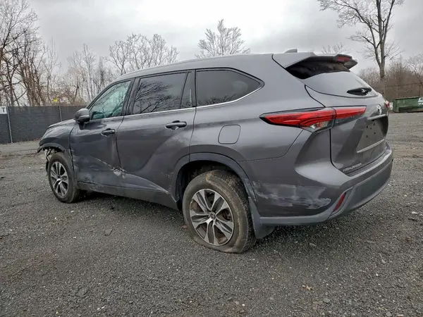 5TDGZRBH0NS232971 2022 TOYOTA HIGHLANDER - Image 2